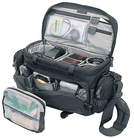 Lowepro Fototasche Commercial AW MF, hier leider gef�llt mit einem Mamiya 645 System...
